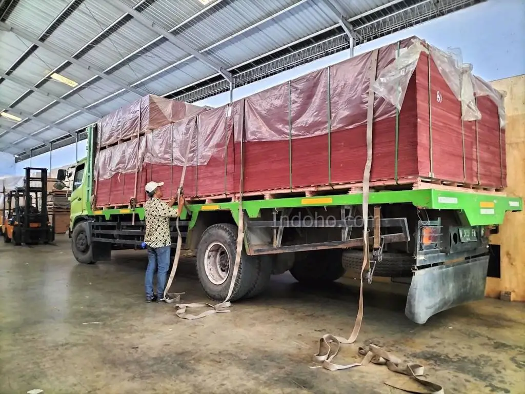 Pengiriman triplek cor phenolic yang aman dan terjaga kualitasnya